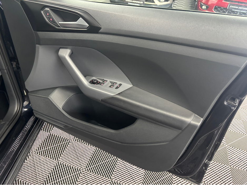 2020 Volkswagen T-Cross - image 6