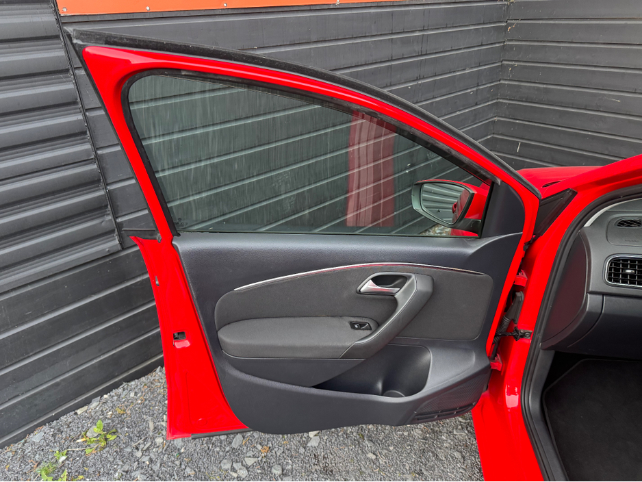 2015 Volkswagen Polo - image 15