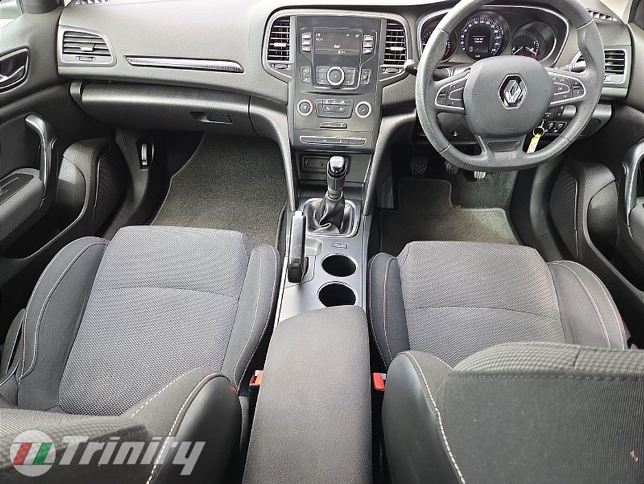 2019 Renault Megane - image 2