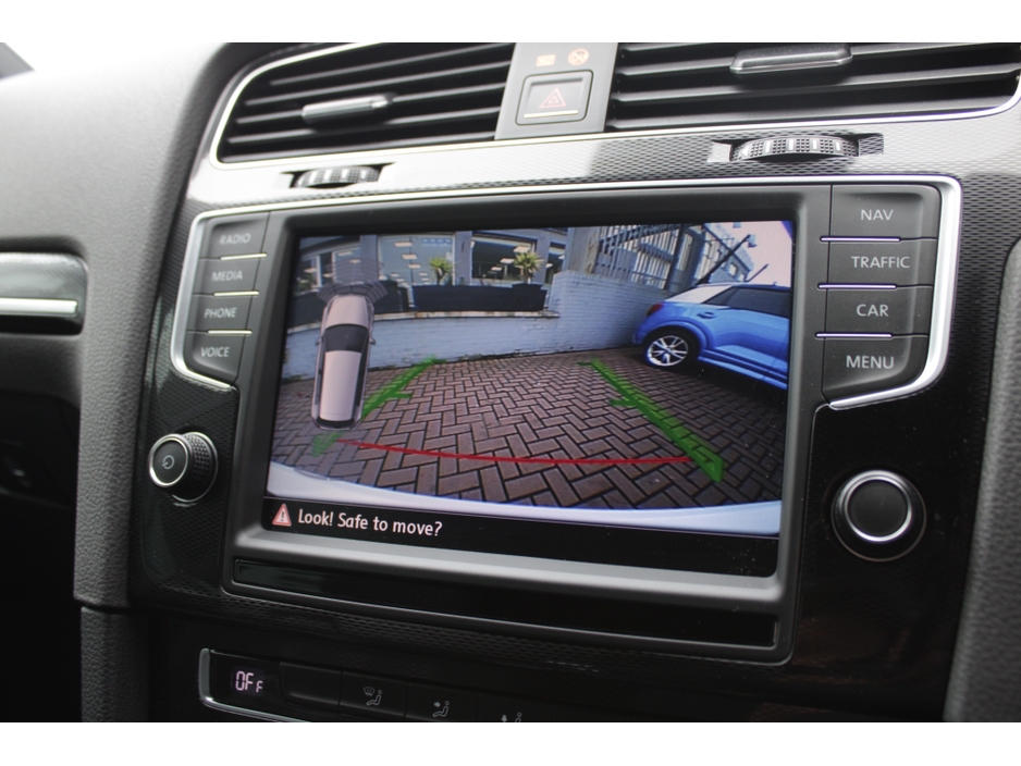 2016 Volkswagen Golf - image 14