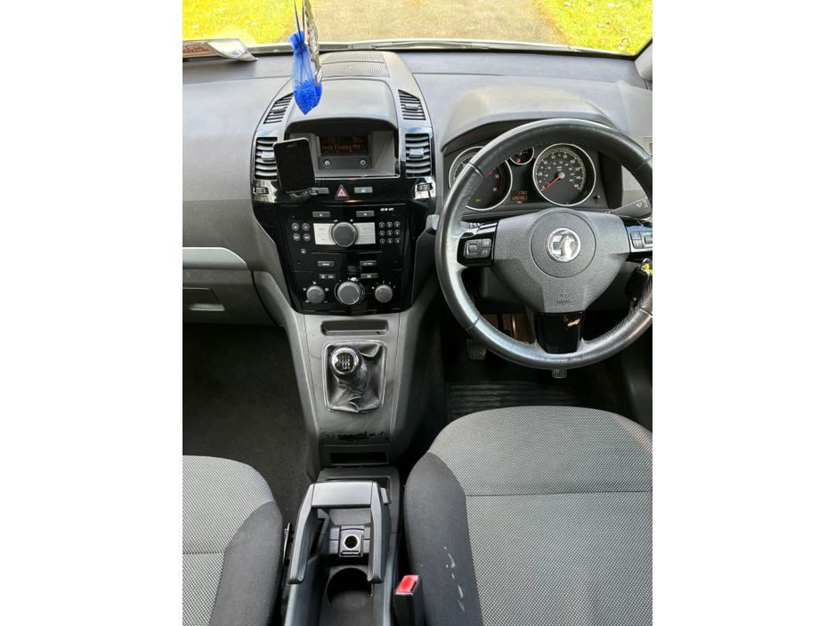 2013 Vauxhall Zafira - image 16