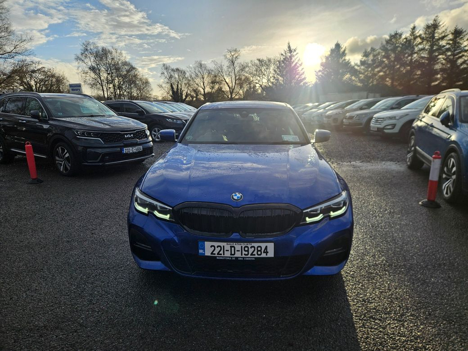 2022 BMW 3 Series - image 3