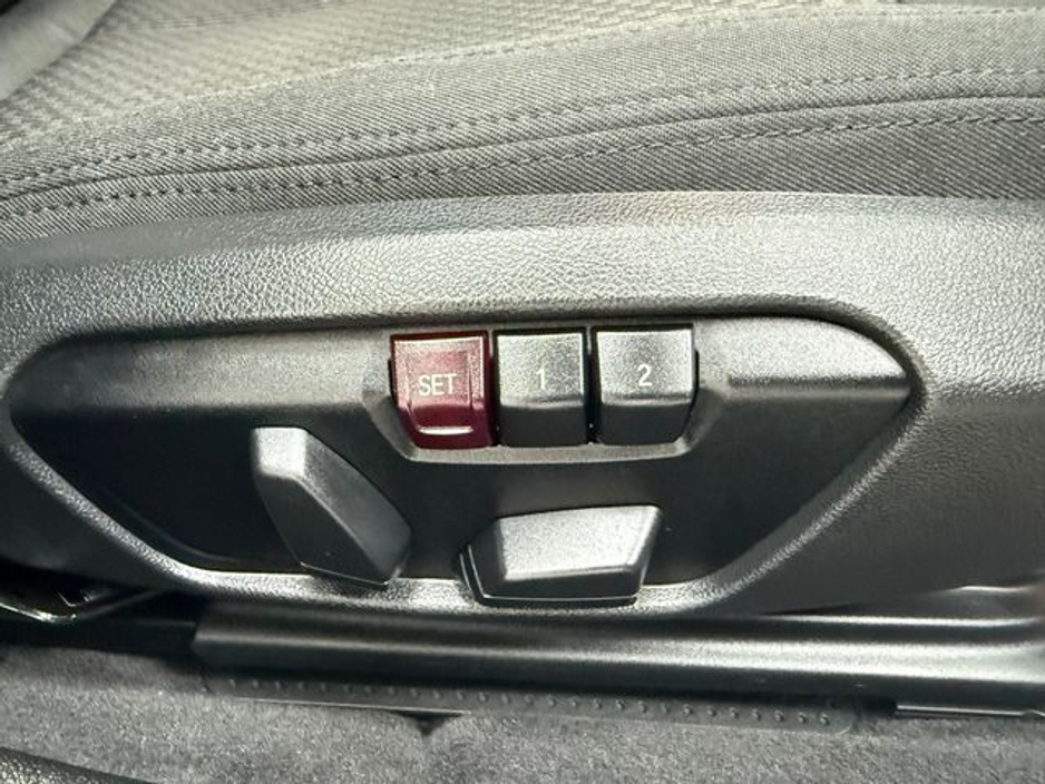 2020 BMW 1 Series - image 22