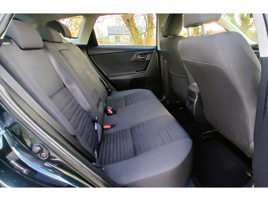 2016 Toyota Auris 1.2T ICON VVT-I 114BHP 5DR €12,900