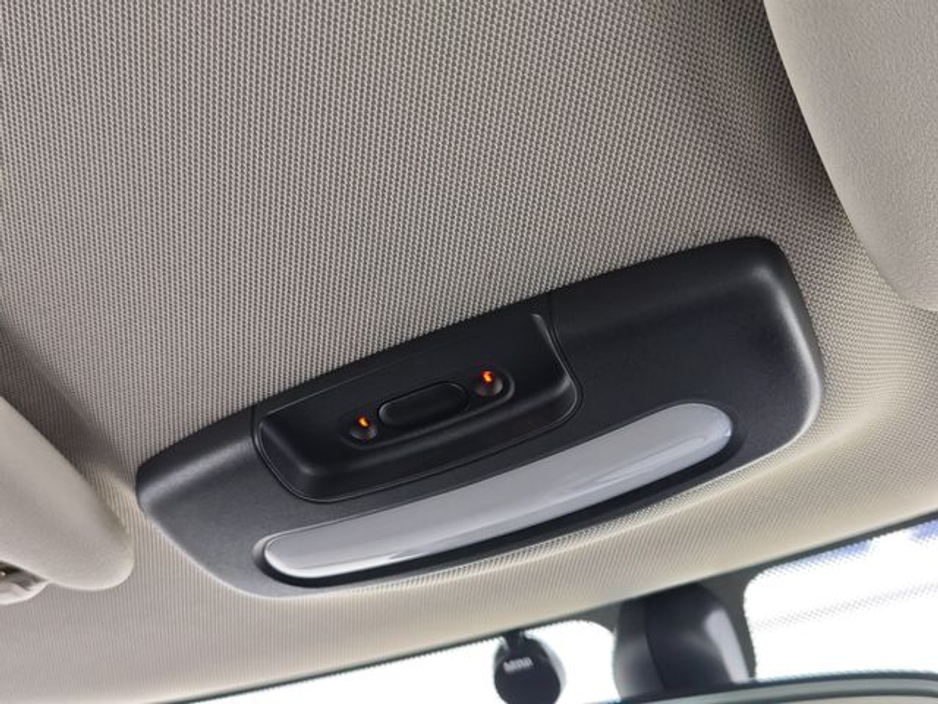 2018 MINI Cooper - image 21