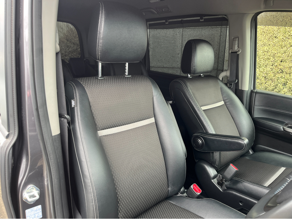 2019 Honda Stepwagon - image 14