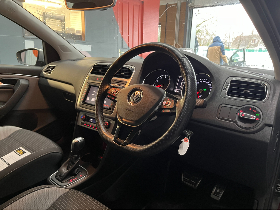 2017 Volkswagen Polo €13950! 2017 VOLKSWAGEN POLO CROSS 1.2 AUTOMATIC / CRUISE CONTROL / REVERSE CAMERA / PADDLE SHIFTERS €13,950