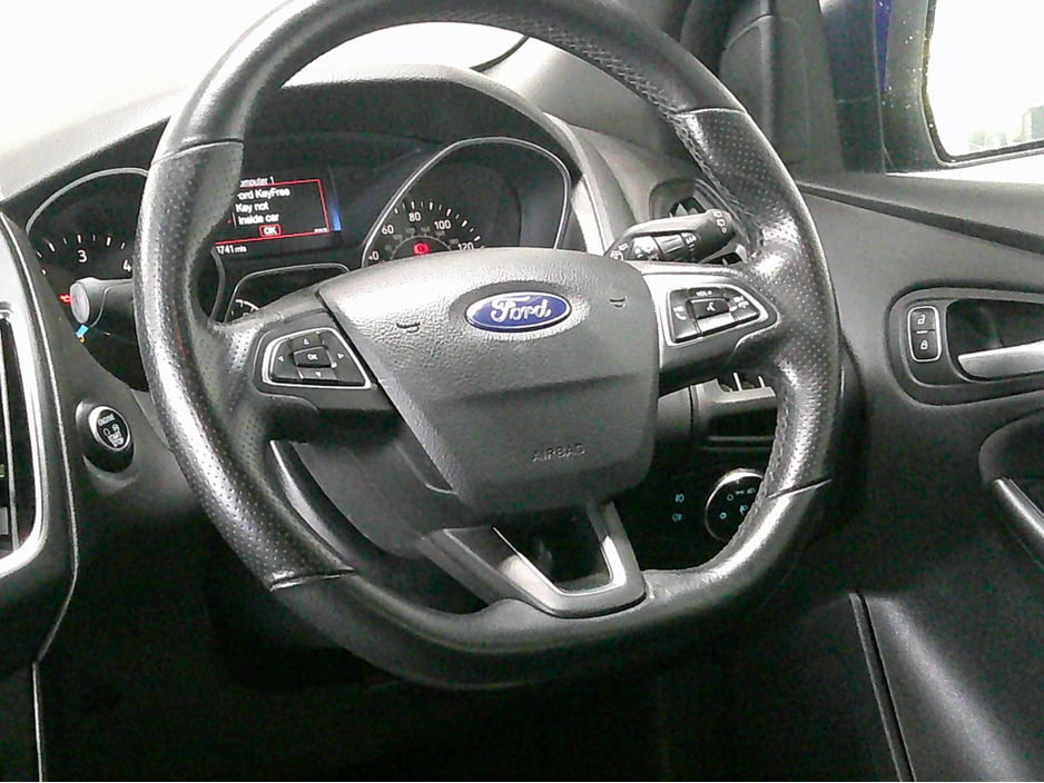 2018 Ford Focus - image 17