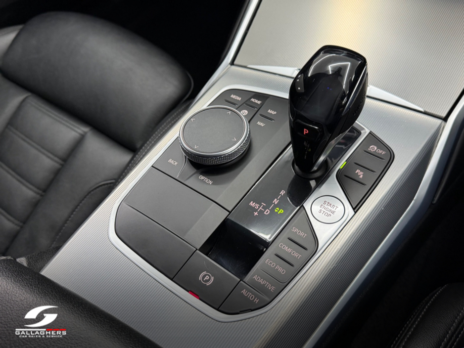 2021 BMW 3 Series - image 23