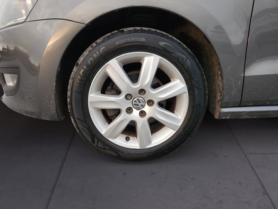 2013 Volkswagen Polo - image 9