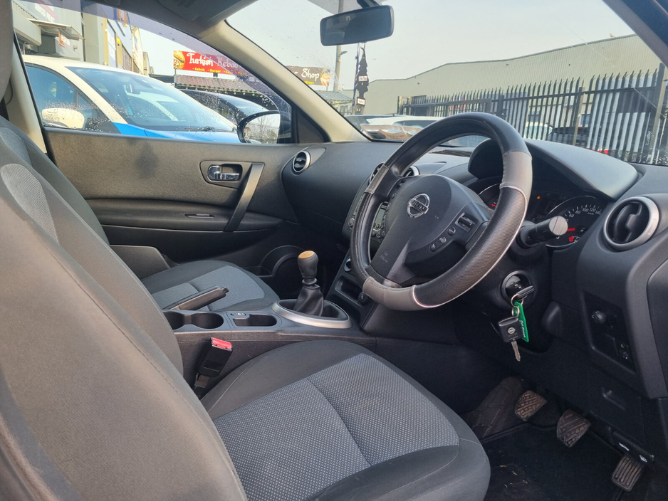 2013 Nissan Qashqai - image 4