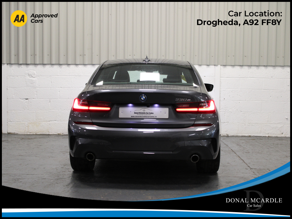 2022 BMW 3 Series - image 8