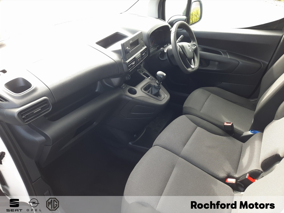 2022 Opel Combo - image 7