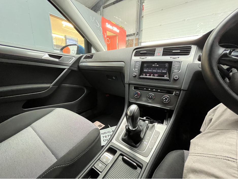 2014 Volkswagen Golf - image 14