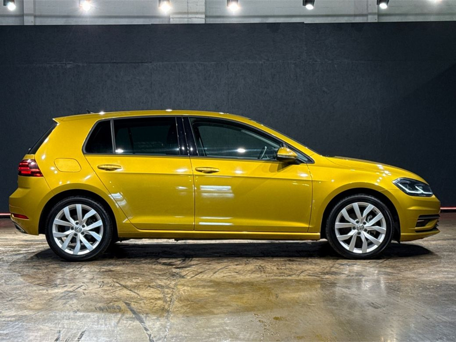 2018 Volkswagen Golf - image 2