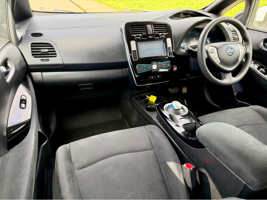 2015 Nissan Leaf - image 26