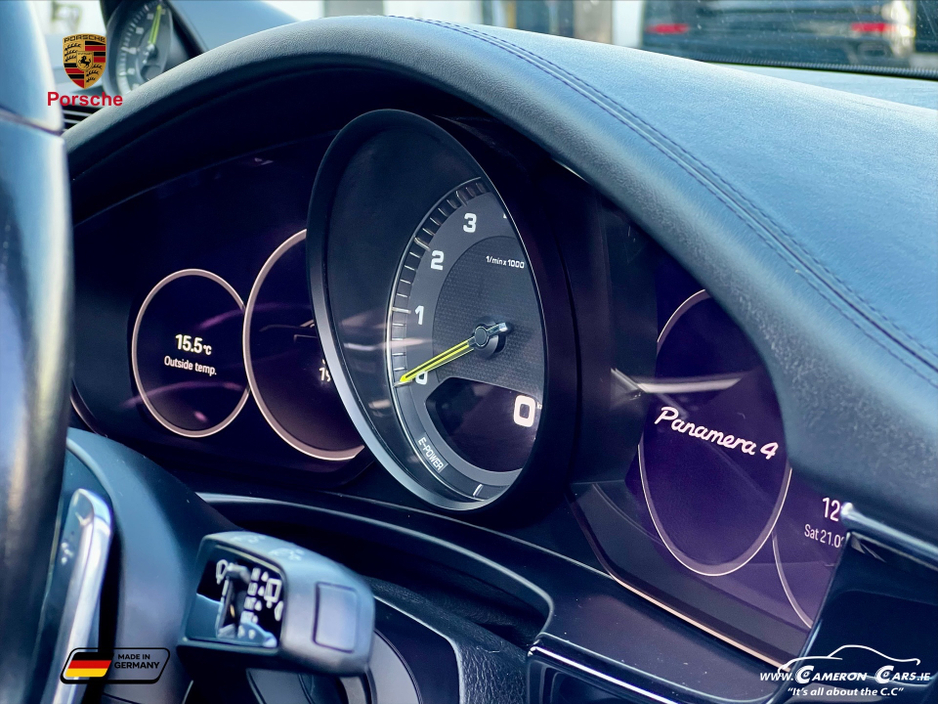 2022 Porsche Panamera - image 6