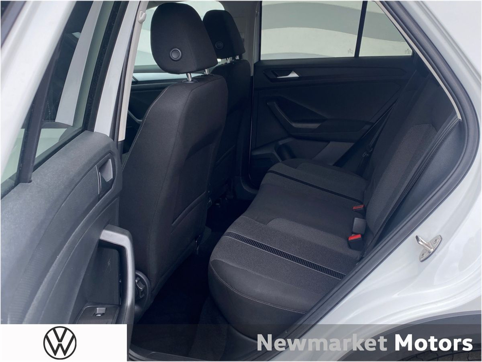 2023 Volkswagen T-Roc - image 7