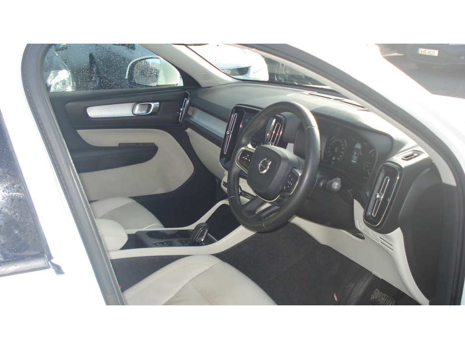 2018 Volvo XC40 - image 6