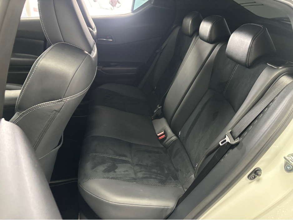 2020 Toyota C-HR - image 12