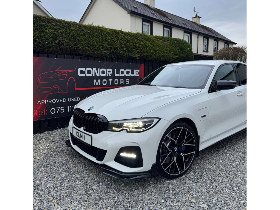 2021 BMW 3 Series - image 22