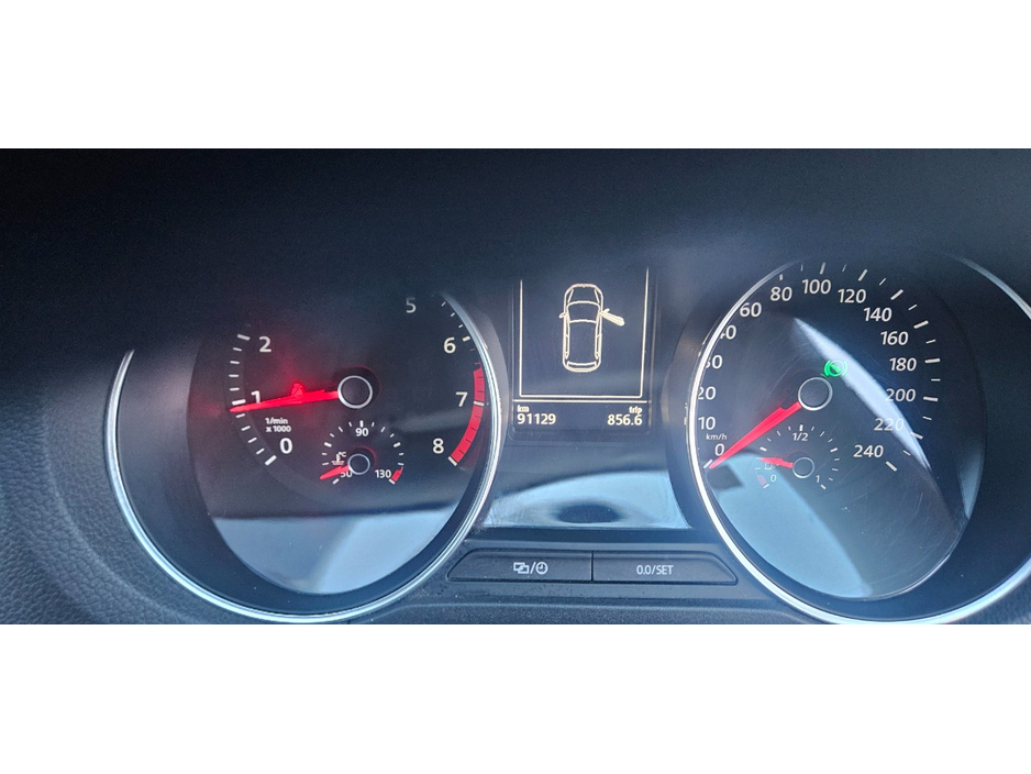 2015 Volkswagen Polo - image 26