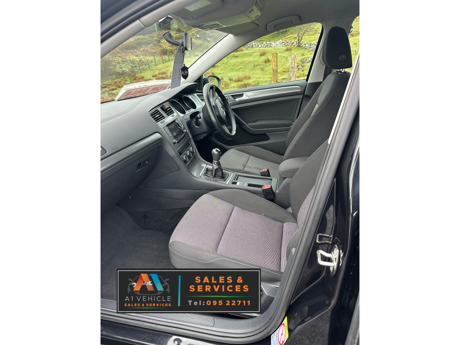 2013 Volkswagen Golf - image 17