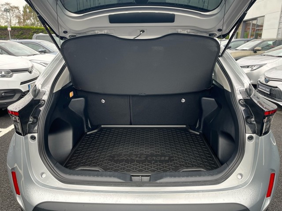 2025 Toyota Yaris Cross - image 10