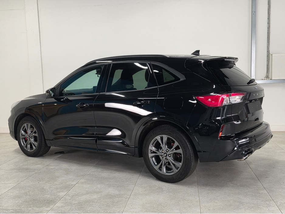 2022 Ford Kuga - image 13