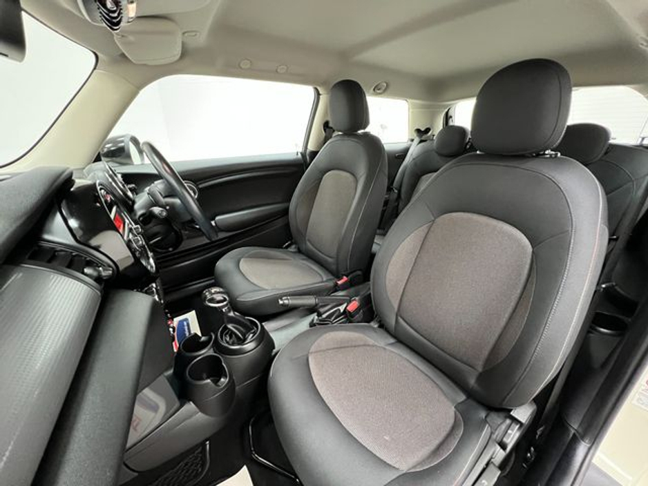 2017 MINI Cooper D - image 14