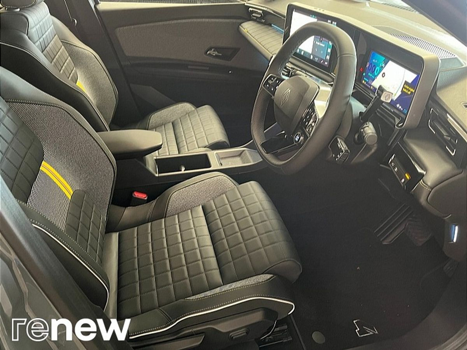 2025 Renault 4 E-TECH ICONIC 52 KW AUTO 5DR *DEMO MODEL - NOW IN STOCK & READY TO BE VIEWED* €34,995