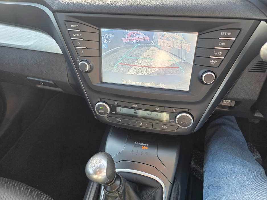 2017 Toyota Avensis - image 11