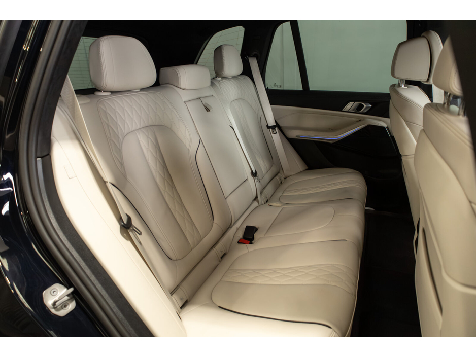 2025 BMW X5 - image 11