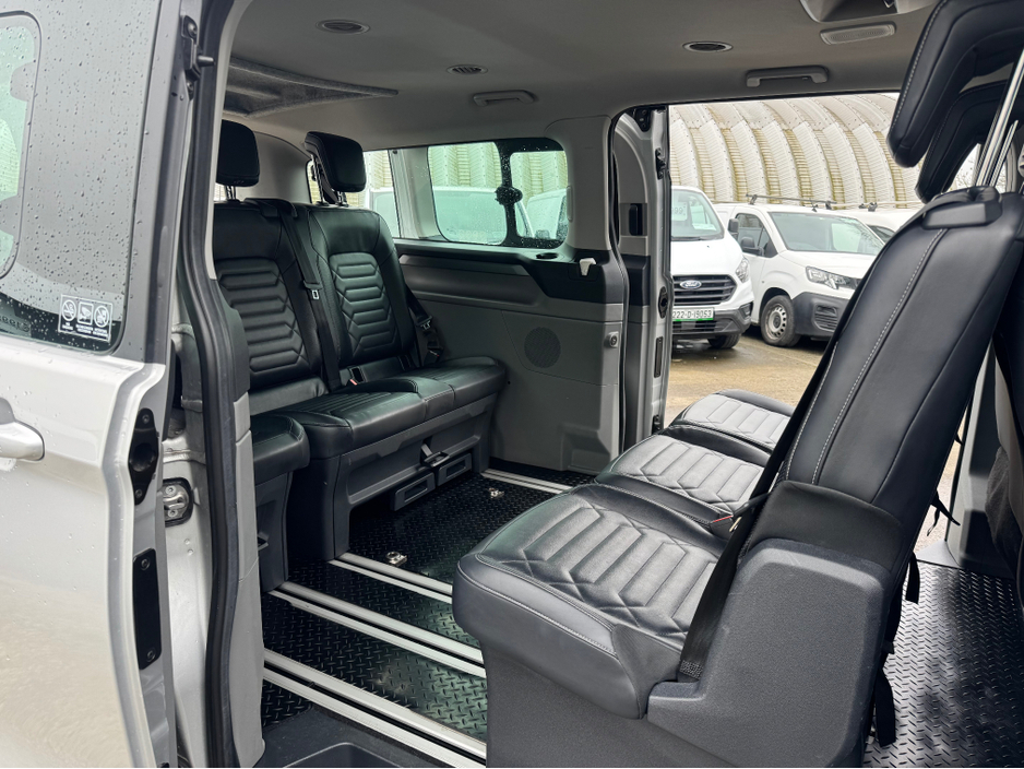 2025 Ford Tourneo Custom - image 10