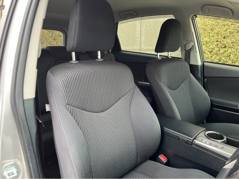 2019 Toyota Prius+ - image 13