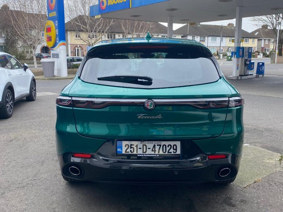 2025 Alfa Romeo Tonale - image 7