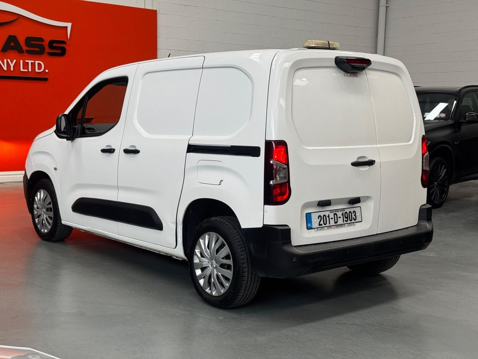 2020 Peugeot Partner - image 16