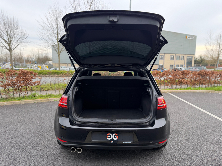 2015 Volkswagen Golf - image 9