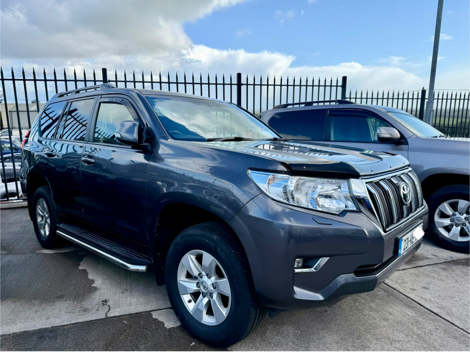 2023 Toyota Landcruiser - image 2