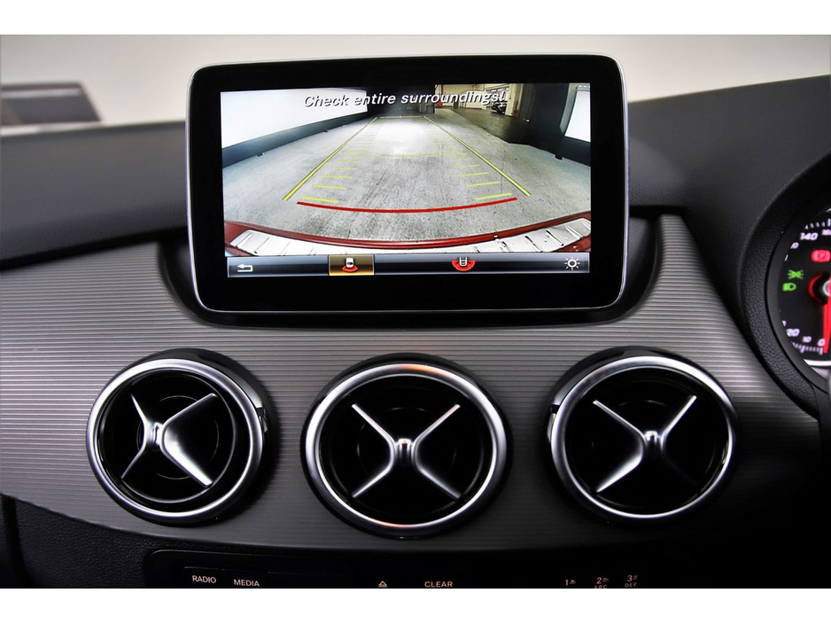 2016 Mercedes-Benz B Class - image 20