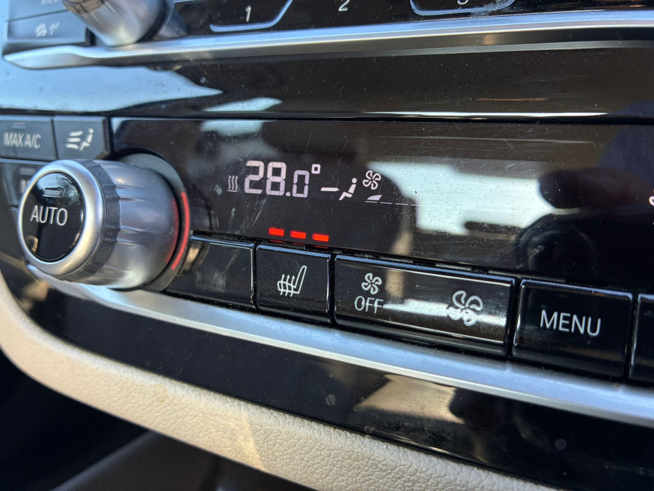 2017 BMW 5 Series - image 12