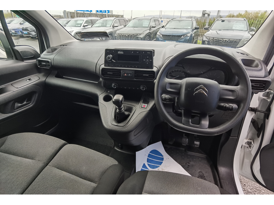 2022 Citroen Berlingo - image 12