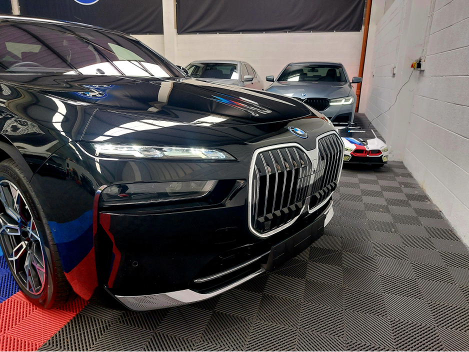 2023 BMW i7 - image 4