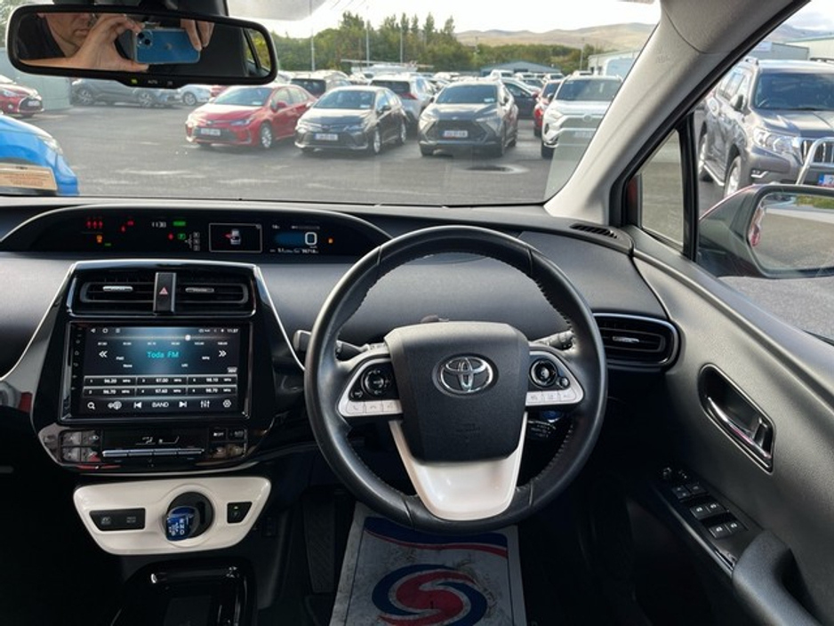 2018 Toyota Prius - image 9