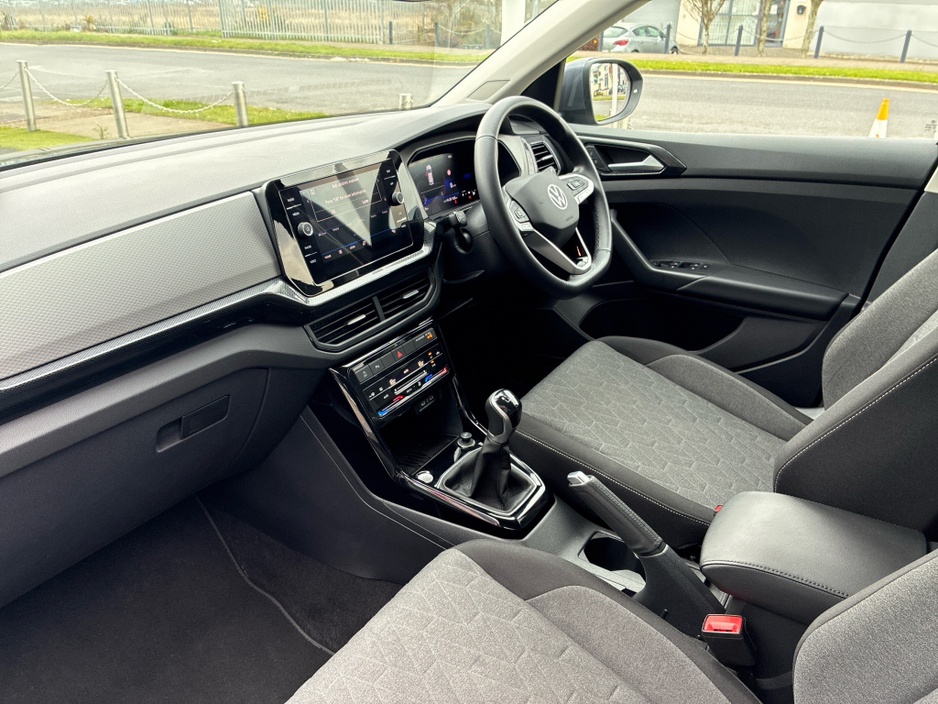 2025 Volkswagen T-Cross - image 2