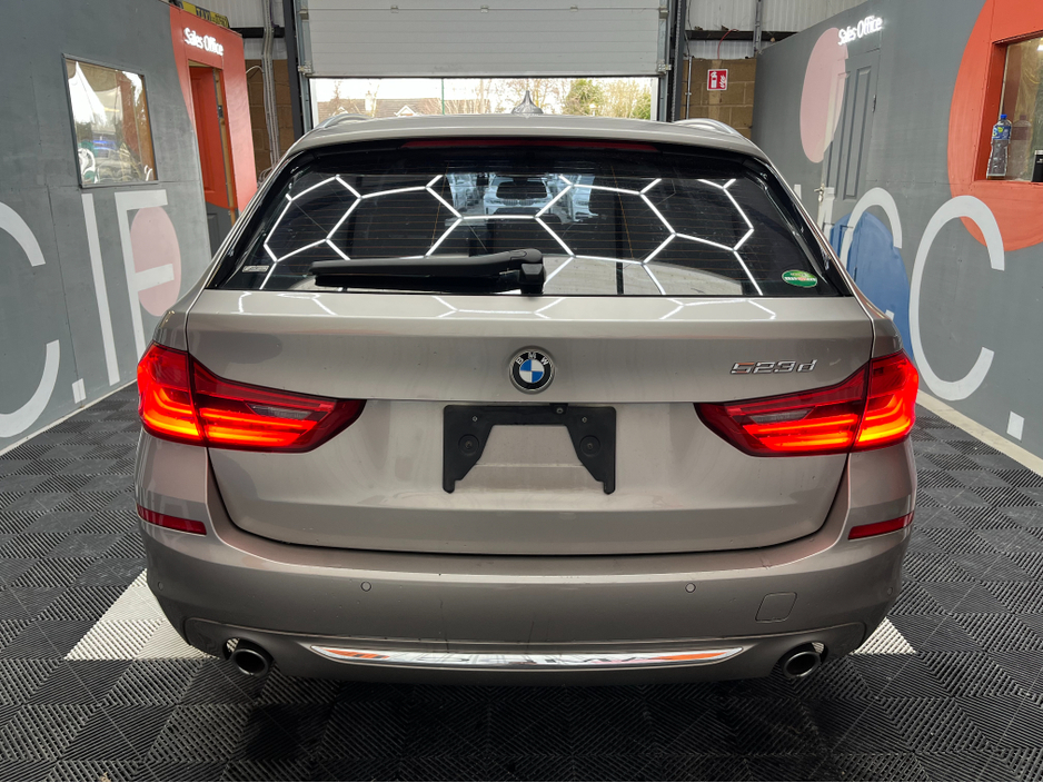 2019 BMW 5 Series - image 3