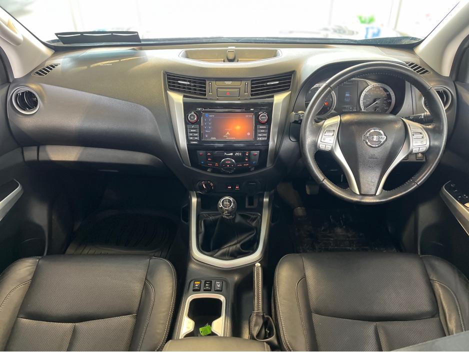 2017 Nissan Navara - image 12