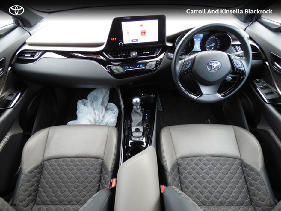 2023 Toyota C-HR Hybrid Sol €31,450