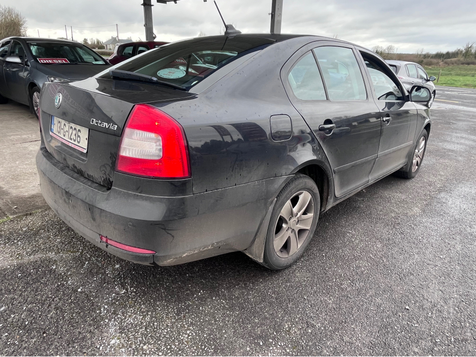 2013 Skoda Octavia - image 4