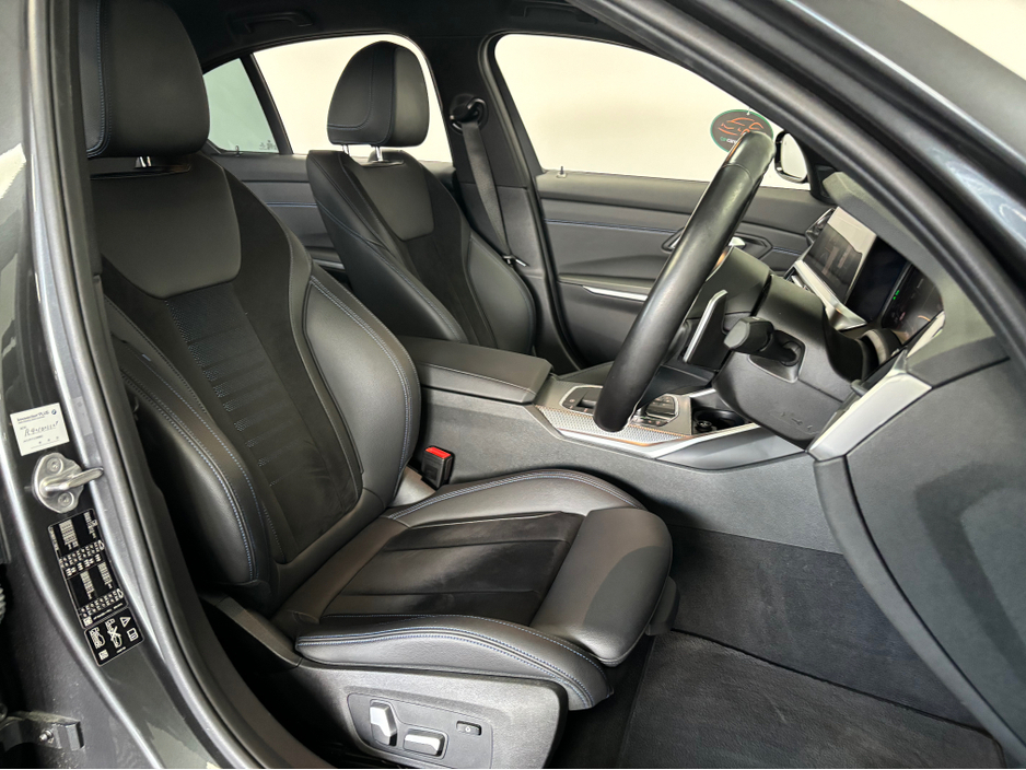 2021 BMW 3 Series - image 5